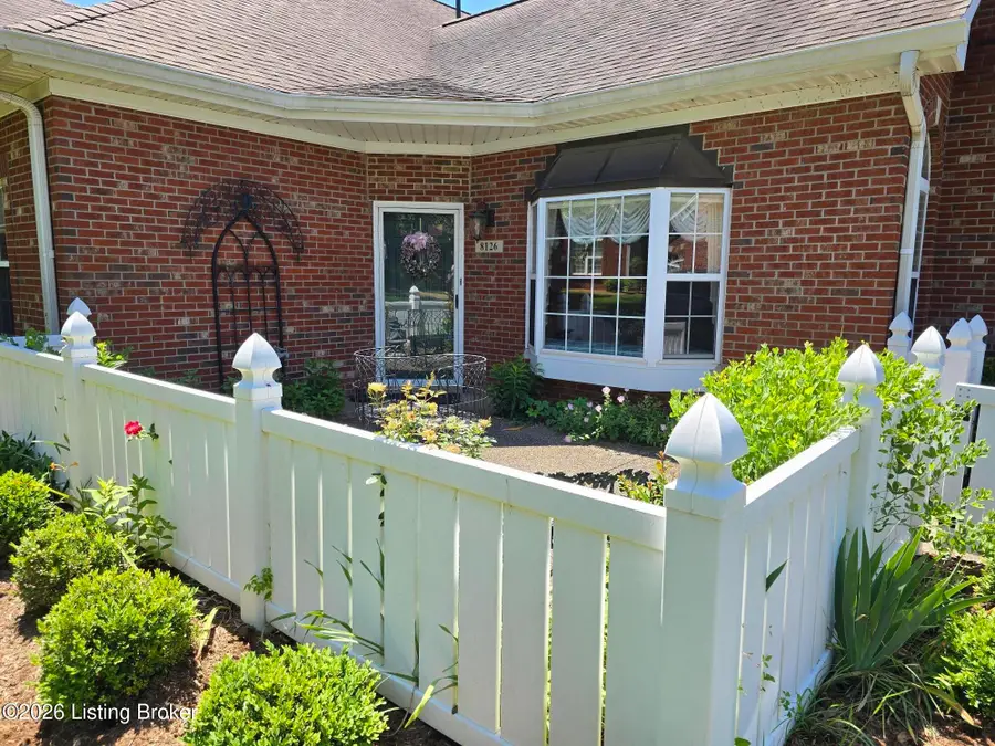 8126 Saint Andrews Village Dr, Louisville, KY 40241 - #2