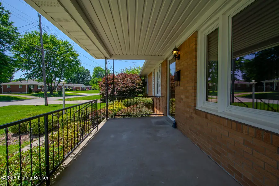5506 Sterling Dr, Louisville, KY 40216 - #3