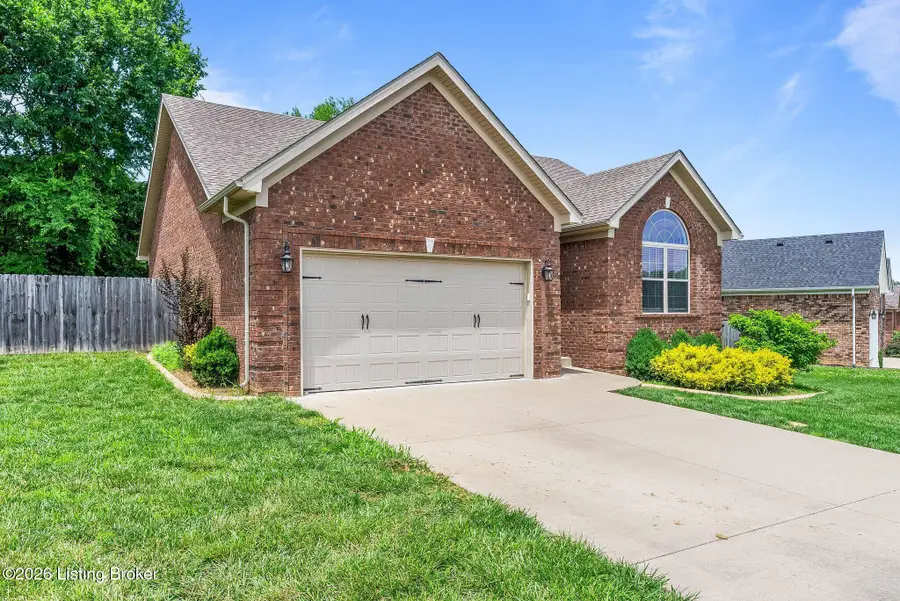 502 Meadowcrest Dr, Mount Washington, KY 40047 - #3