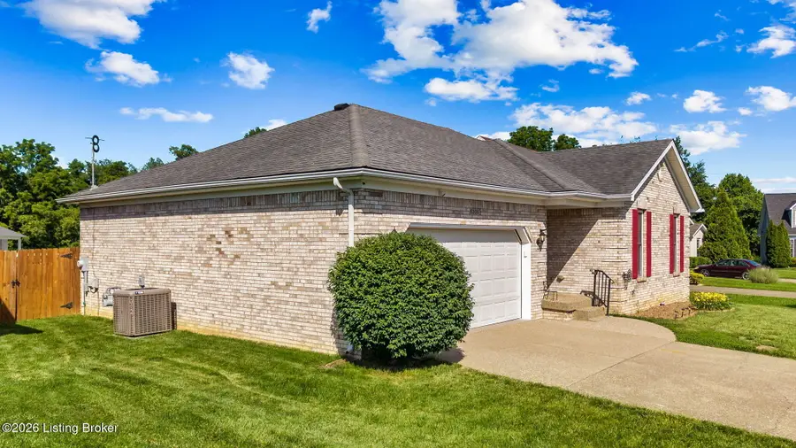 6206 Winding Stream Dr, Louisville, KY 40272 - #2