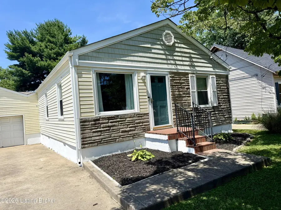 8907 Prospect St, Lyndon, KY 40242 - #2