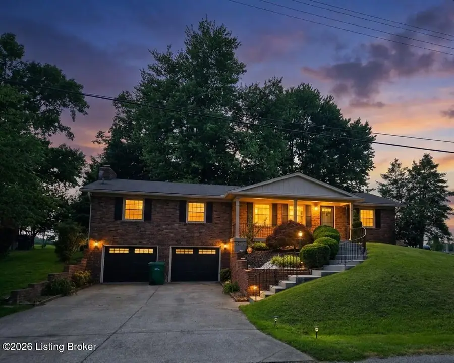 9812 Lakewood Dr, Louisville, KY 40272 - #2