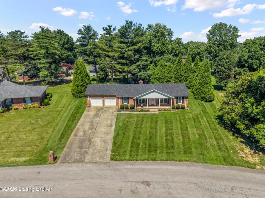 202 Edgewood Dr, Bardstown, KY 40004 - #2