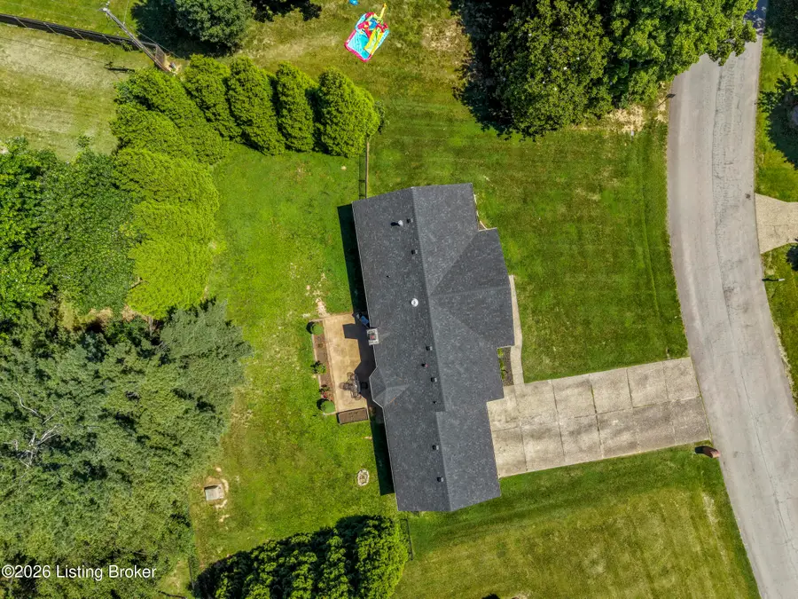 202 Edgewood Dr, Bardstown, KY 40004 - #3
