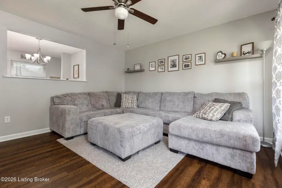 5904 Paul Revere Ct, Louisville, KY 40229 - #3