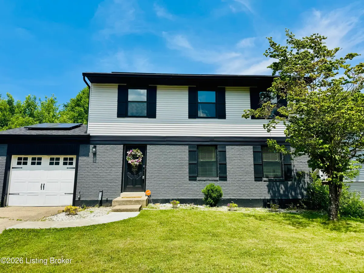 8809 Old Ironsides Dr, Louisville, KY 40228 - #1
