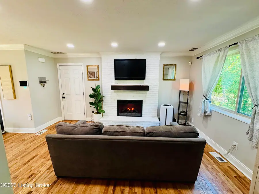 8809 Old Ironsides Dr, Louisville, KY 40228 - #3