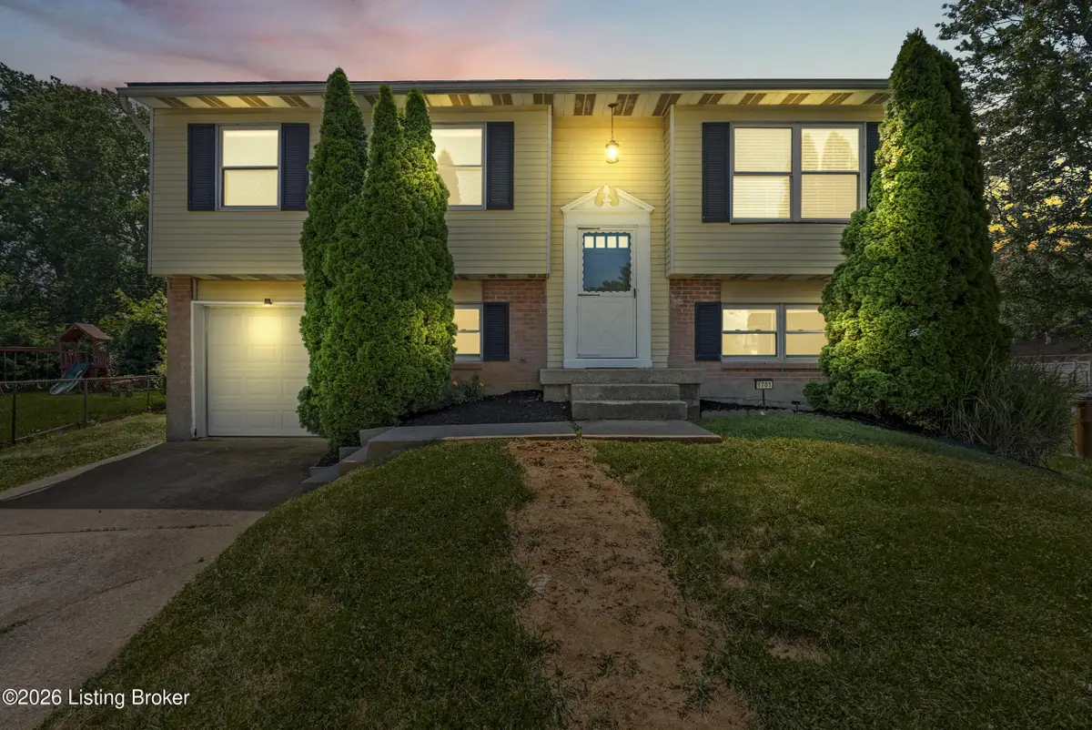 1701 Flagstaff Ct, Louisville, KY 40223 - #1