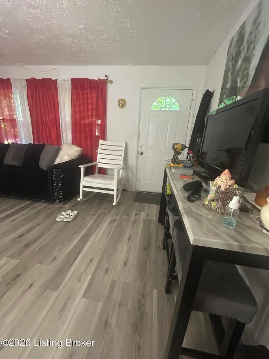 6614 Elmwood St, Louisville, KY 40216 - #2