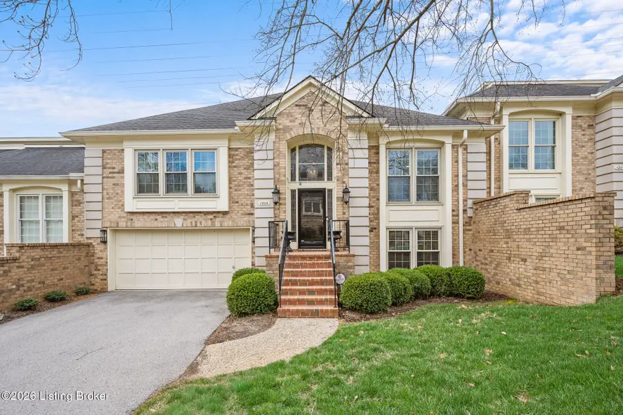 1202 Wellington Pl, Louisville, KY 40207 - #2