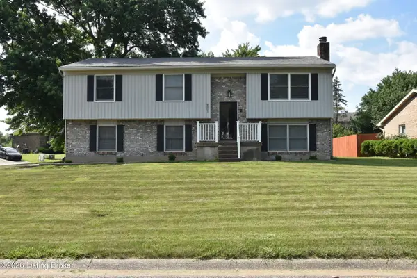 8001 Autumn Leaf Ct, Louisville, KY 40220