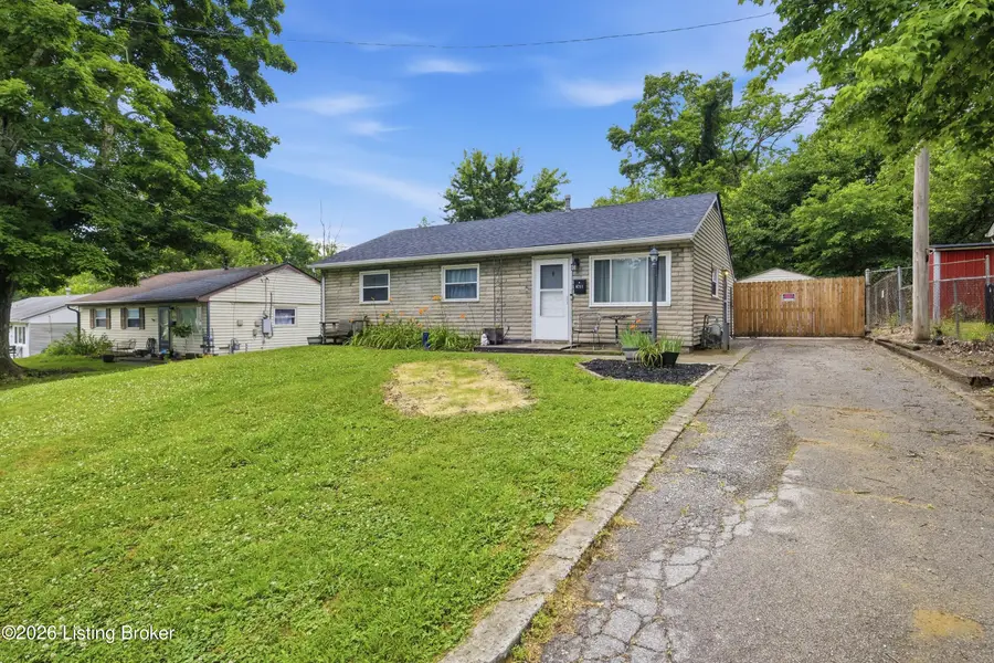 4711 Seville Dr, Louisville, KY 40272 - #2