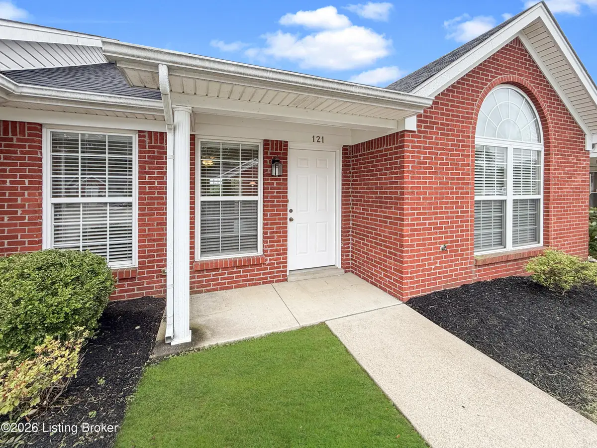 121 Woodlake Ct, Mount Washington, KY 40047 - #1