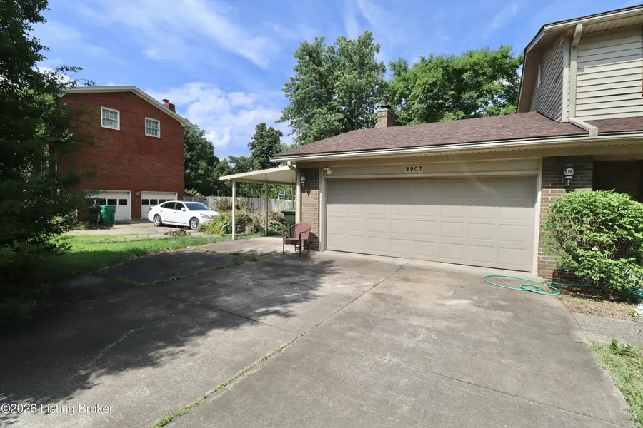 8907 Lakeridge Dr, Louisville, KY 40272 - #2