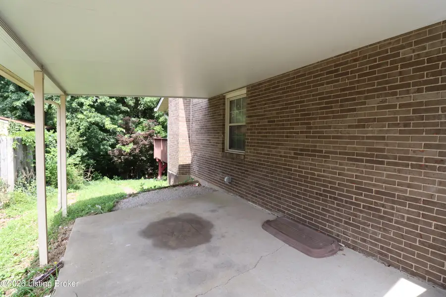 8907 Lakeridge Dr, Louisville, KY 40272 - #3