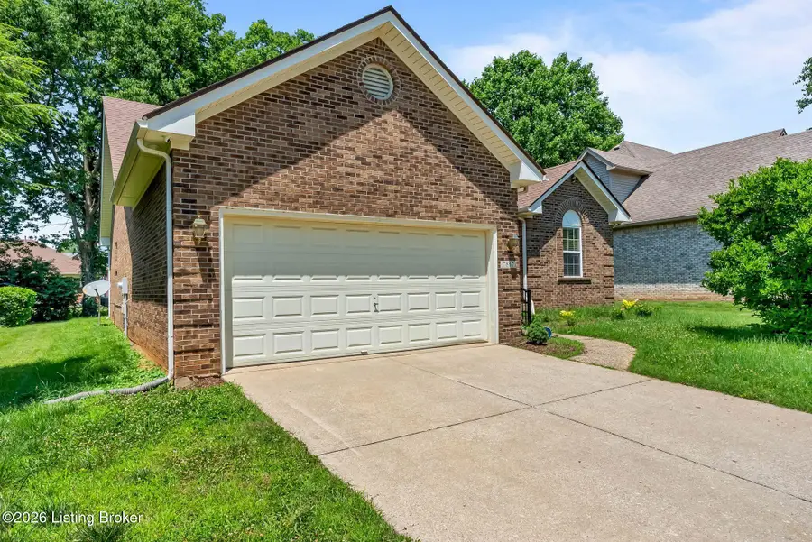 7807 Ridgehurst Pl, Louisville, KY 40299 - #3