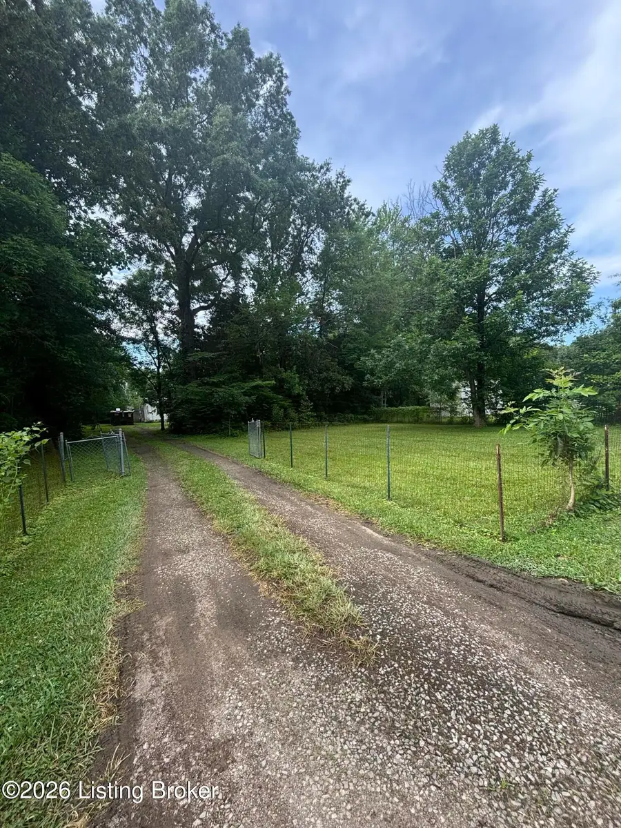 141 Birch St, Shepherdsville, KY 40165 - #2