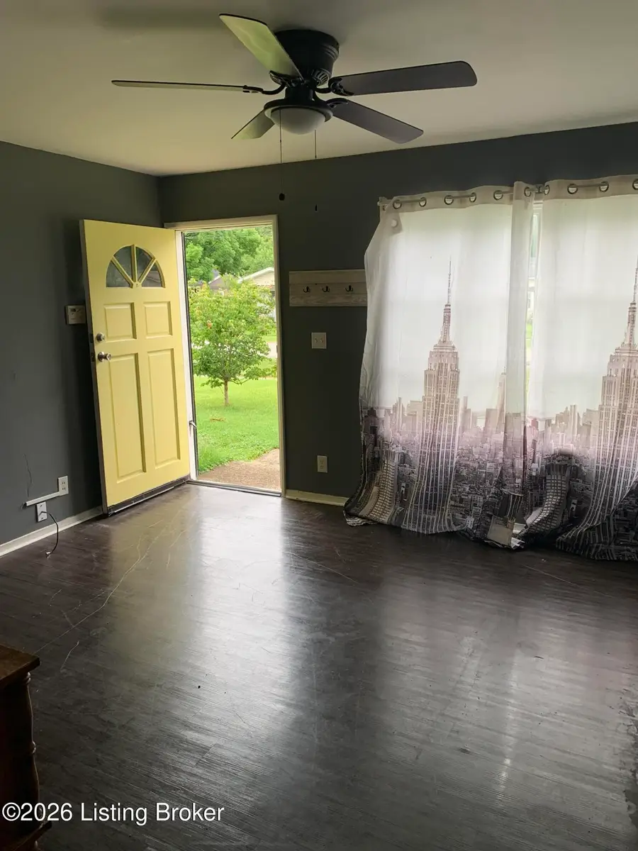 5808 Loretta St, Louisville, KY 40213 - #2