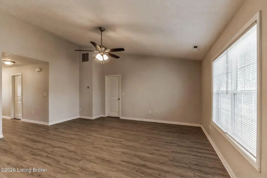 7112 Blue Stream Ct, Louisville, KY 40258 - #2