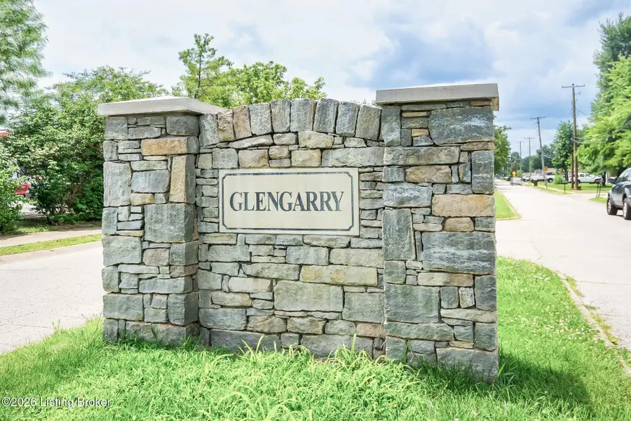 718 Glengarry Dr, Fairdale, KY 40118 - #2