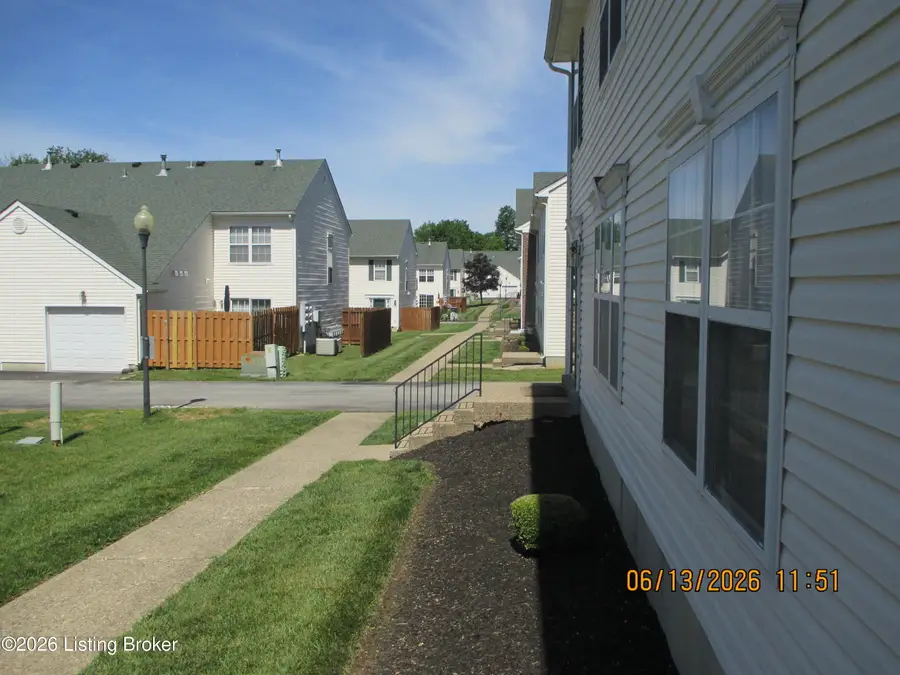 9526 Bayberry Green Ln Ln, Louisville, KY 40291 - #2