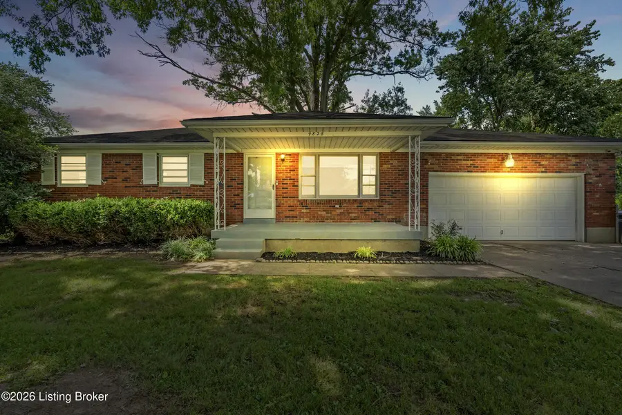 4828 Kaufman Ln, Louisville, KY 40216 - #2