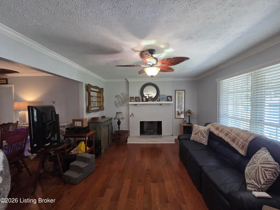 3910 Kirby Ln, Jeffersontown, KY 40299 - #3