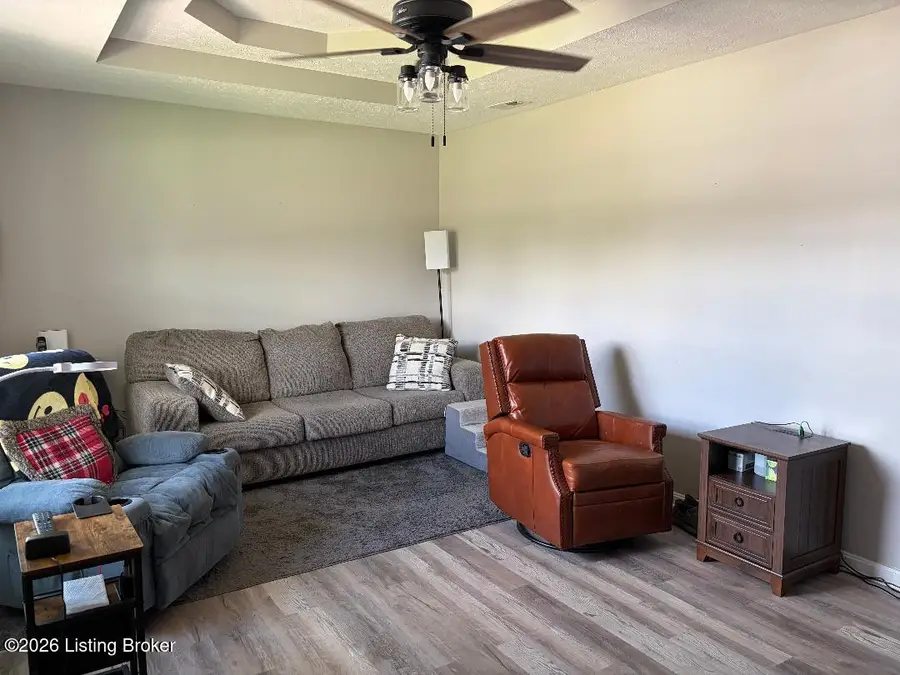439 Big Oaks Dr, Louisville, KY 40229 - #3