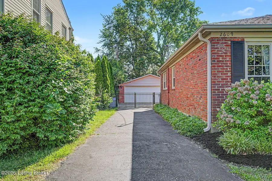 2609 Aylesbury Ct, Louisville, KY 40242 - #3