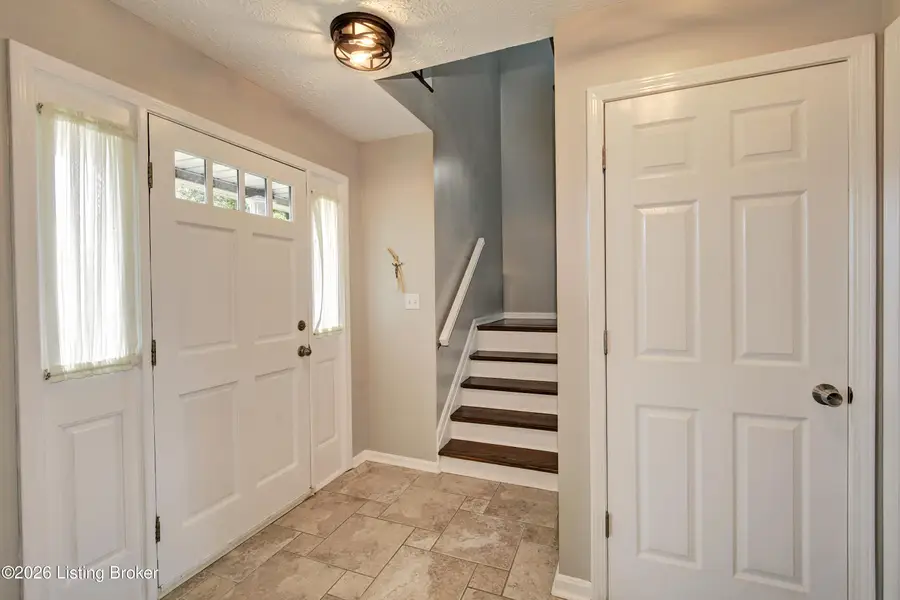 4924 Hunters Point Cir, Louisville, KY 40216 - #3