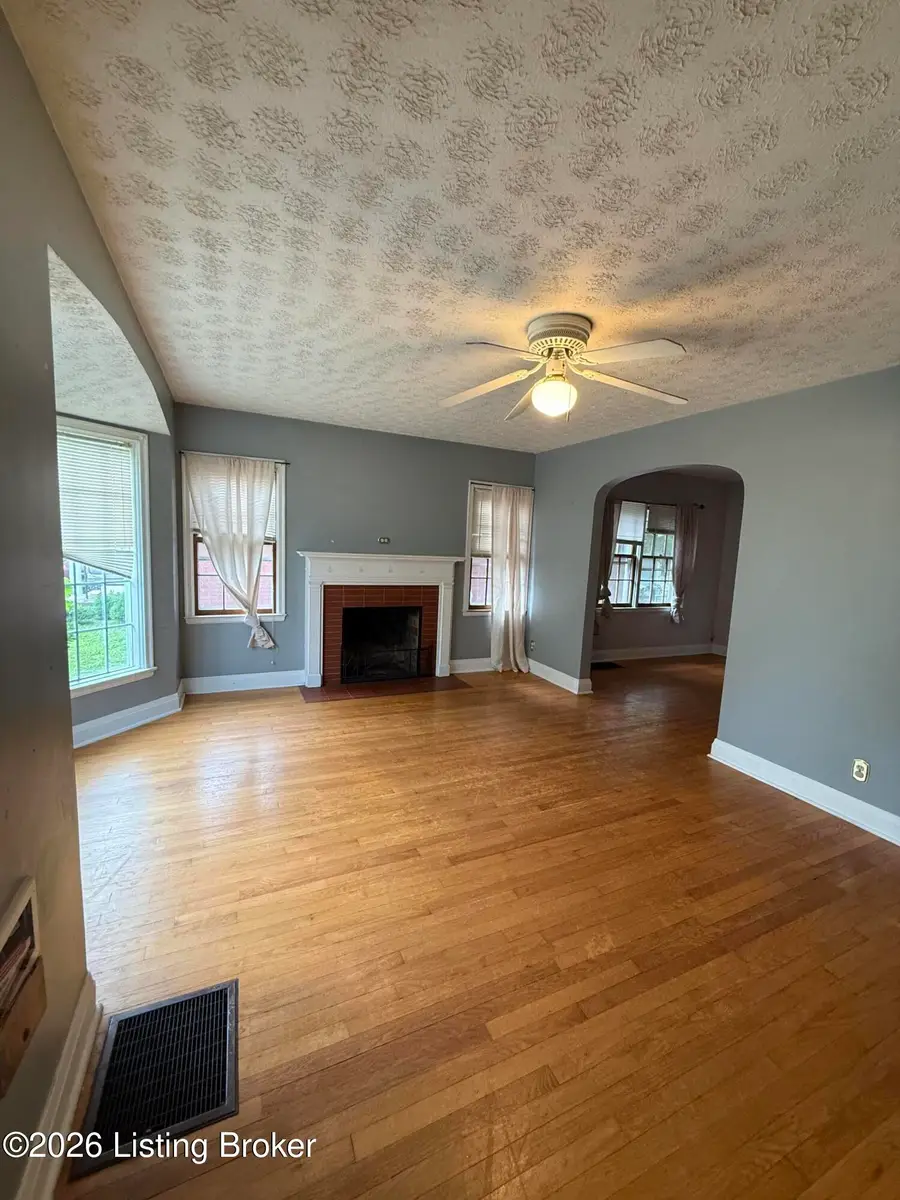 509 Oxford Pl, Louisville, KY 40207 - #3