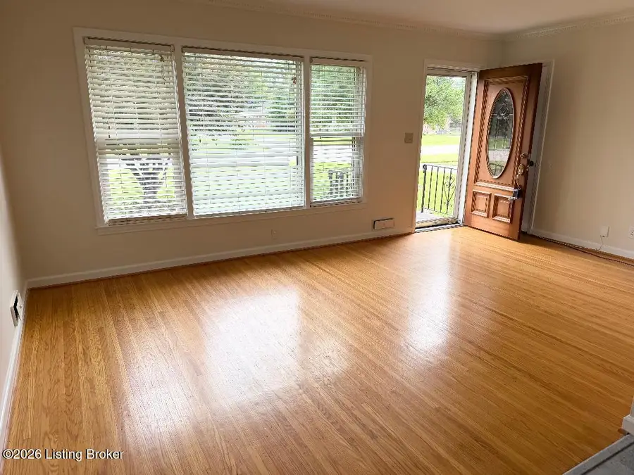 1706 Cardinal Ct, Louisville, KY 40216 - #3