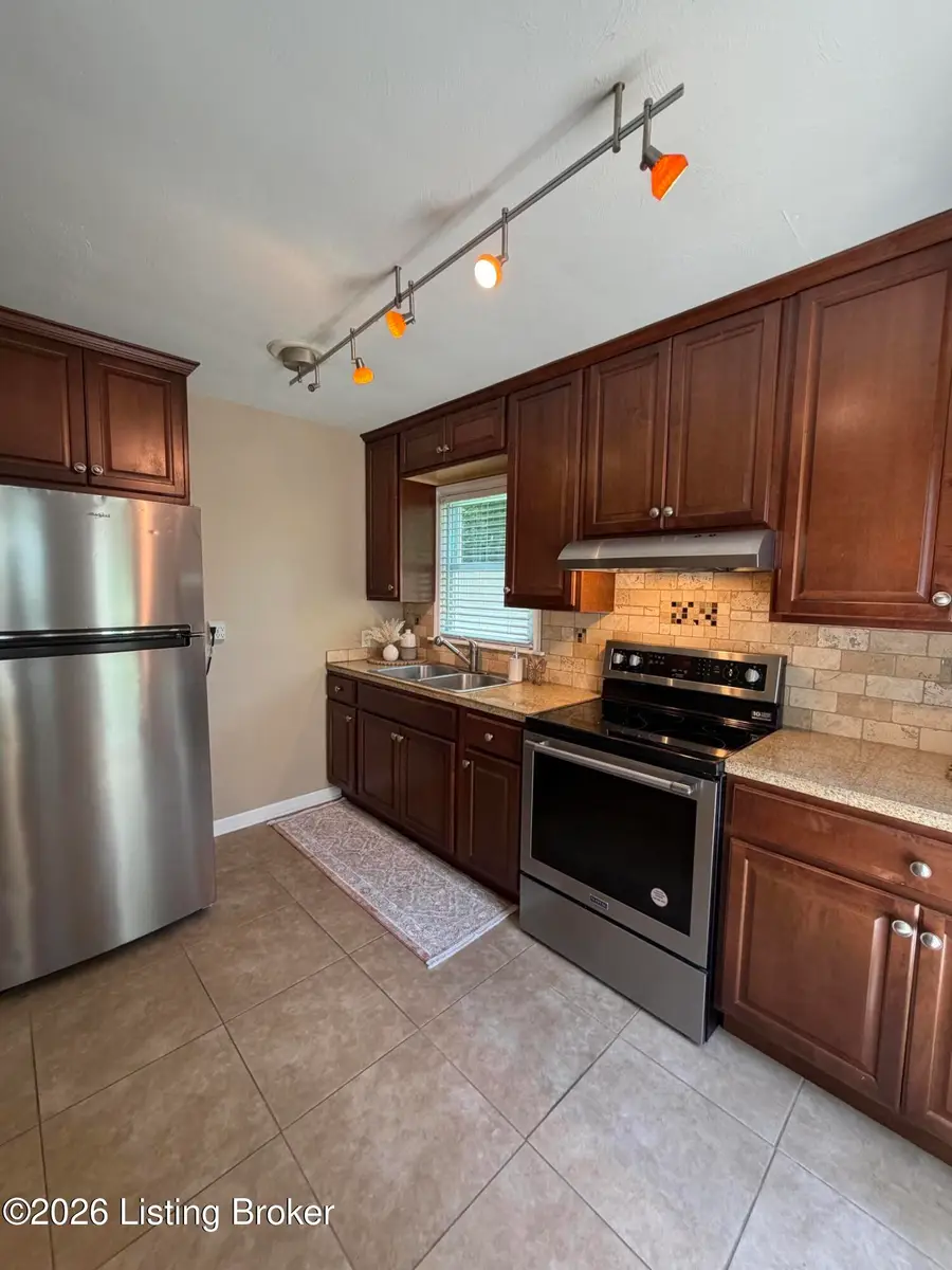 533 Village Dr, Elizabethtown, KY 42701 - #3