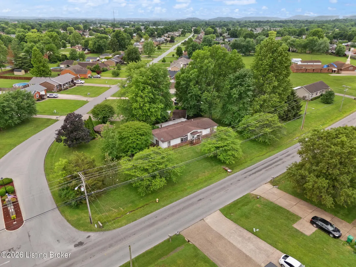 4604 Summitt Dr, Louisville, KY 40229 - #1