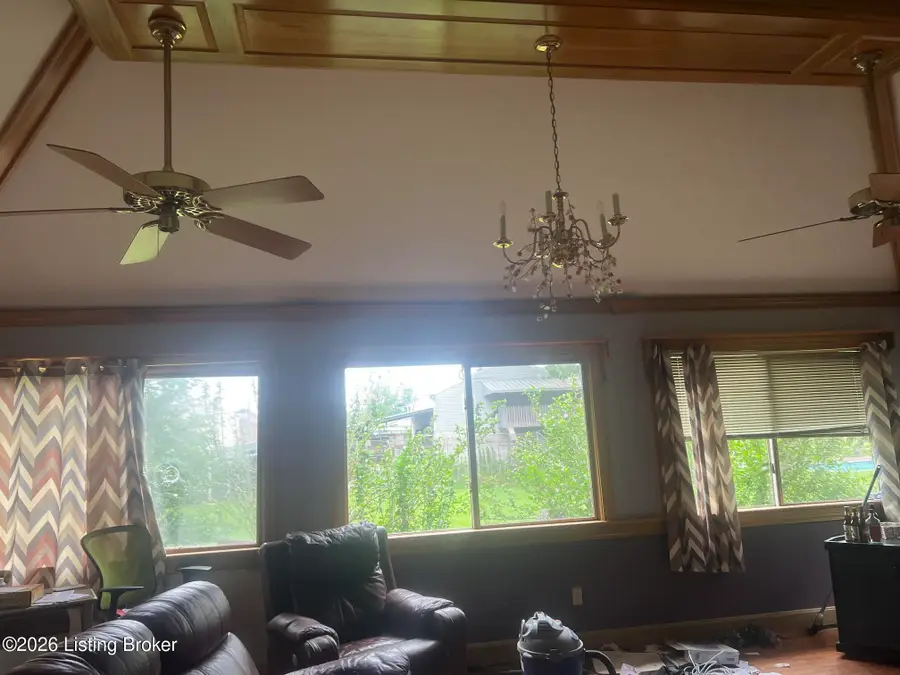 2209 Bashford Manor Ln, Louisville, KY 40218 - #2