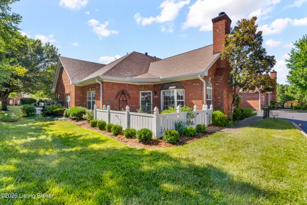 8126 Saint Andrews Village Dr, Louisville, KY 40241