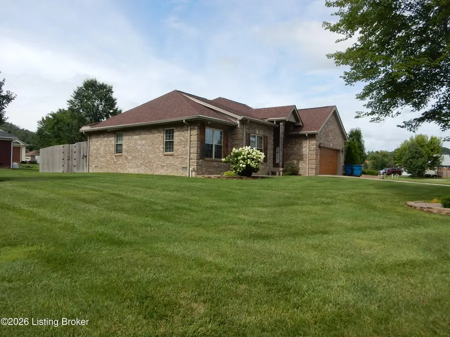 300 Jade Dr, Shepherdsville, KY 40165 - #2