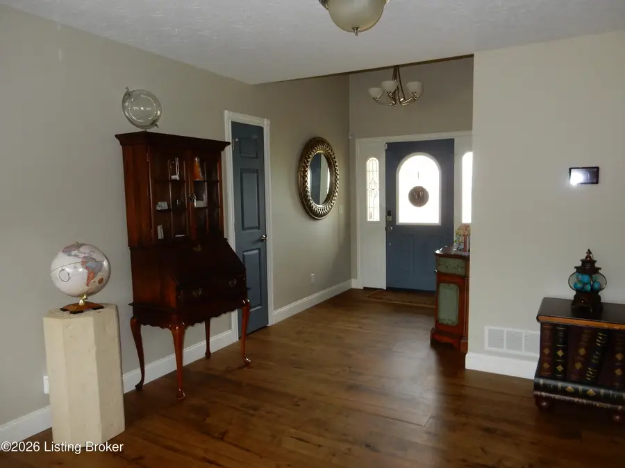 300 Jade Dr, Shepherdsville, KY 40165 - #3
