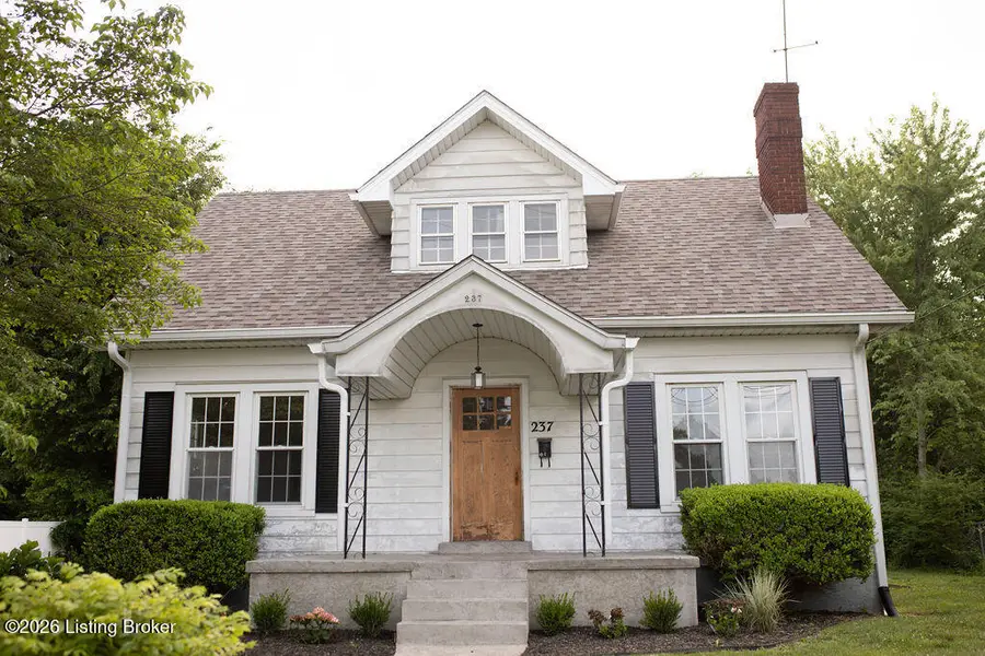 237 S Greensburg St, Hodgenville, KY 42748 - #2