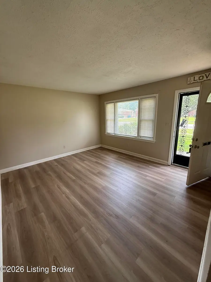5709 Elmer Ln, Louisville, KY 40214 - #3