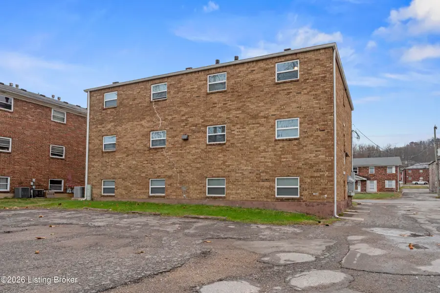 3217 Fordhaven Rd, Louisville, KY 40214 - #3