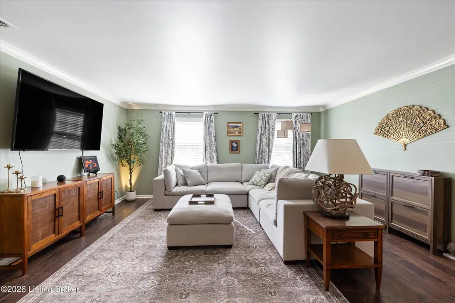 324 Stonehenge Dr #APT 102, Louisville, KY 40207 - #3