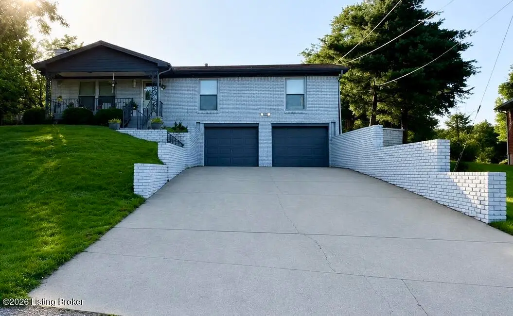 10204 Eve Dr, Louisville, KY 40272 - #1