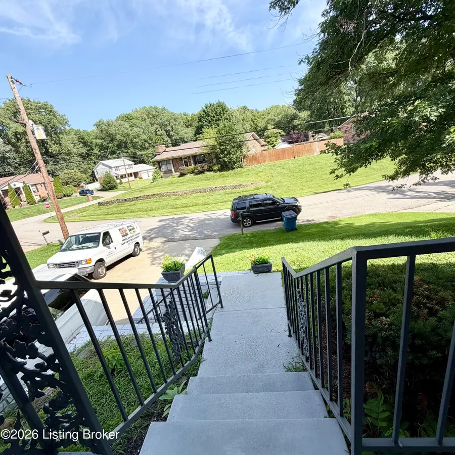 10204 Eve Dr, Louisville, KY 40272 - #2