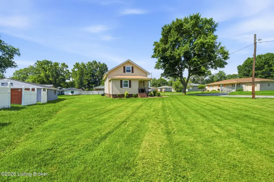 3120 S Crums Ln, Louisville, KY 40216 - #2