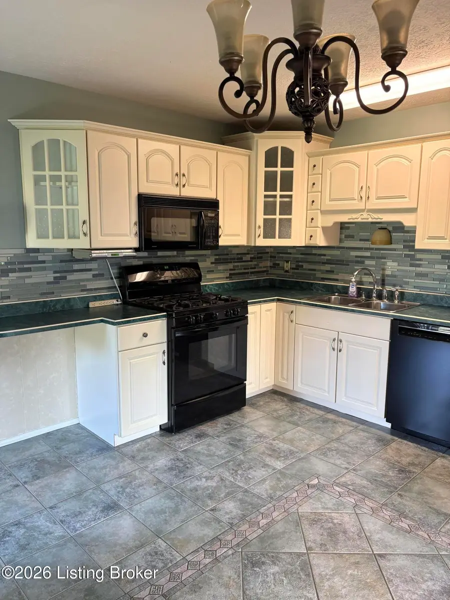 4501 Summitt Dr, Louisville, KY 40229 - #2