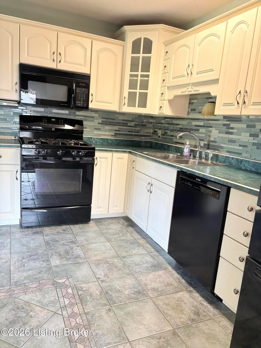 4501 Summitt Dr, Louisville, KY 40229 - #3