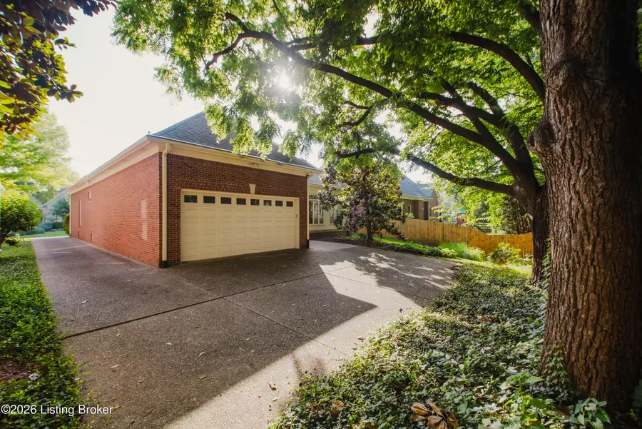 215 Coralberry Rd, Louisville, KY 40207 - #3