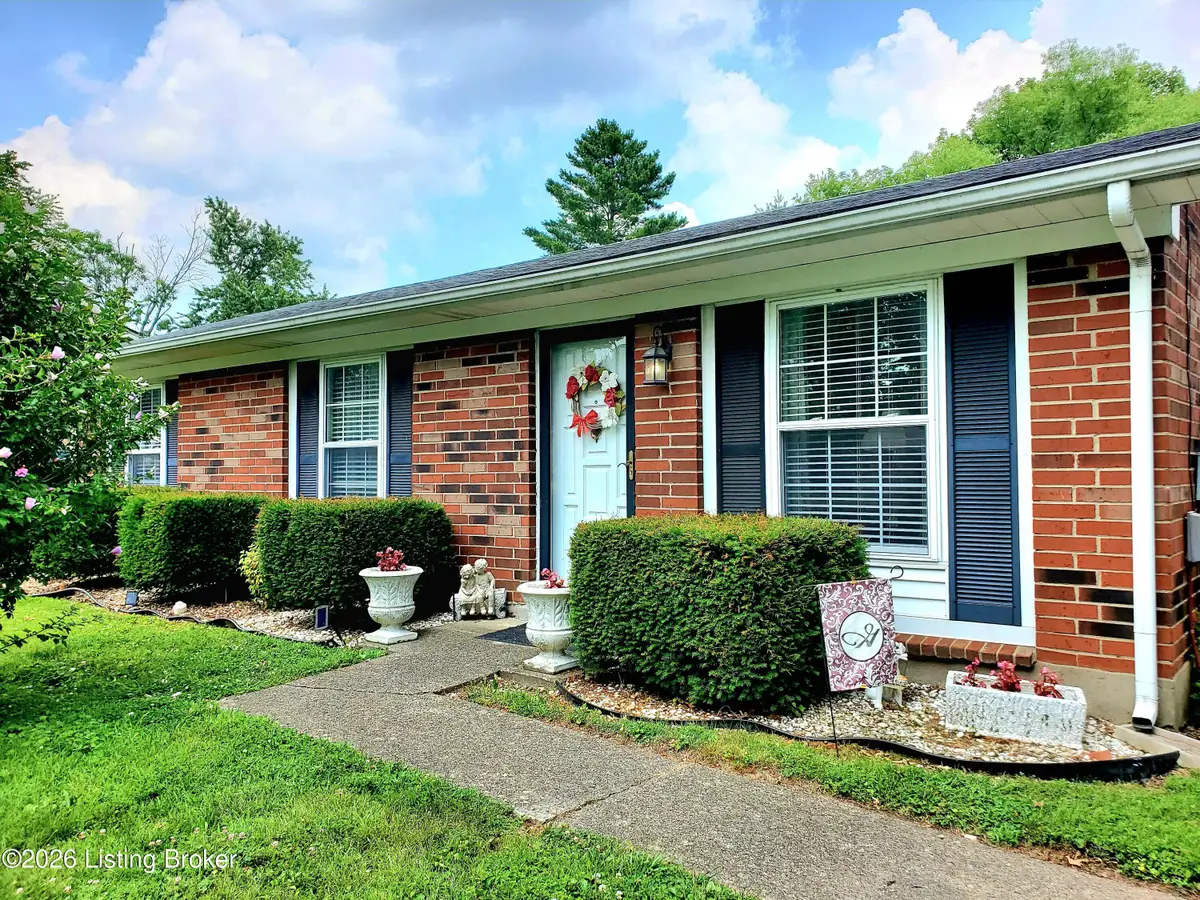 7709 Rochelle Rd, Louisville, KY 40228 - #1