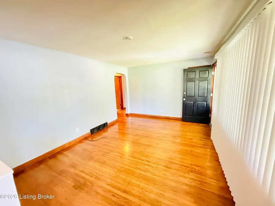 4308 Lynnview Dr, Louisville, KY 40216 - #3
